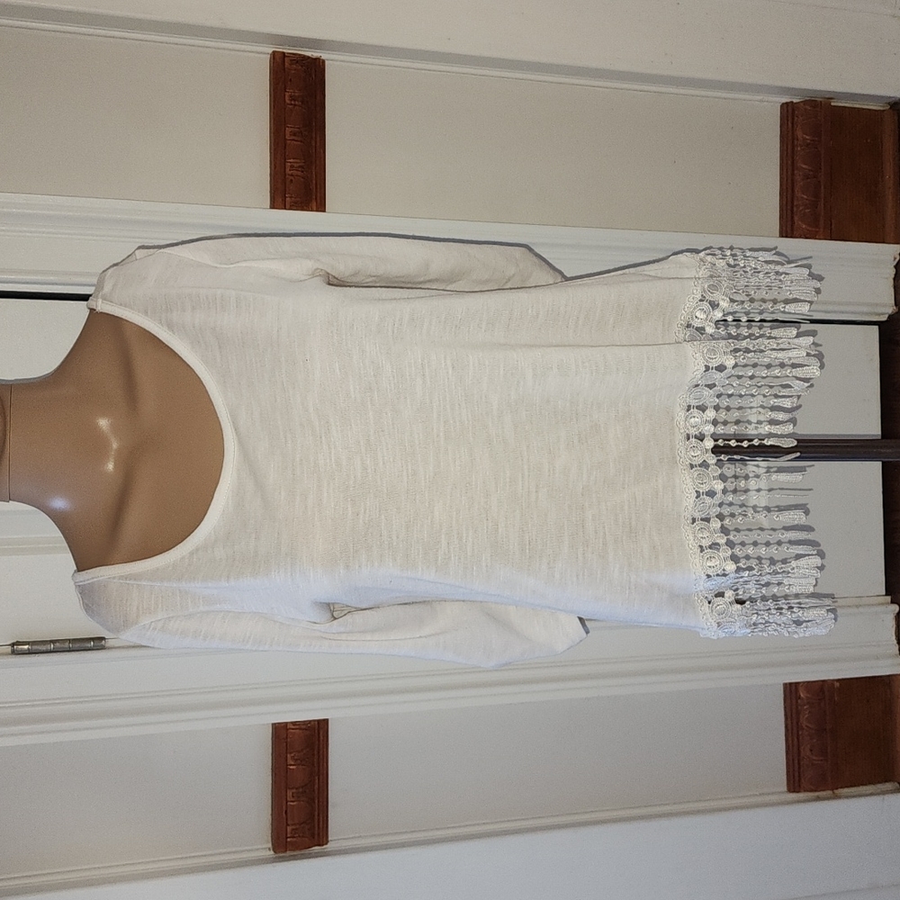 White quarter sleeve top with fringe